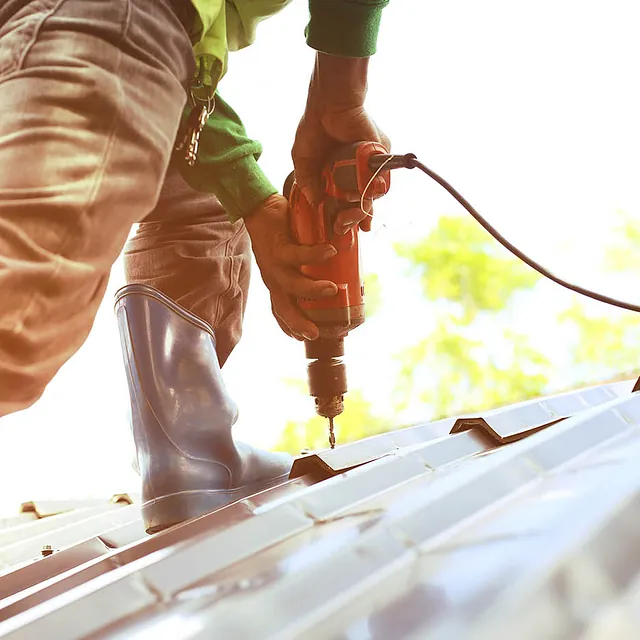 roofer on roof